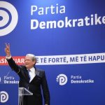 PD denoncon shitblerjen e votës: Paratë po shpërndahen për qytetarët e komuniteti rom, policia nis hetimet